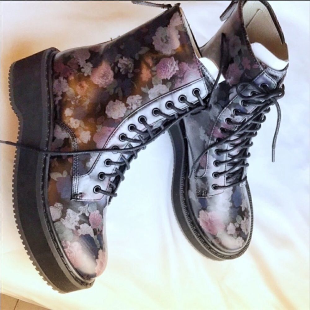 KENDALL & KYLIE FLORAL COMBAT BOOTS.  NEW
